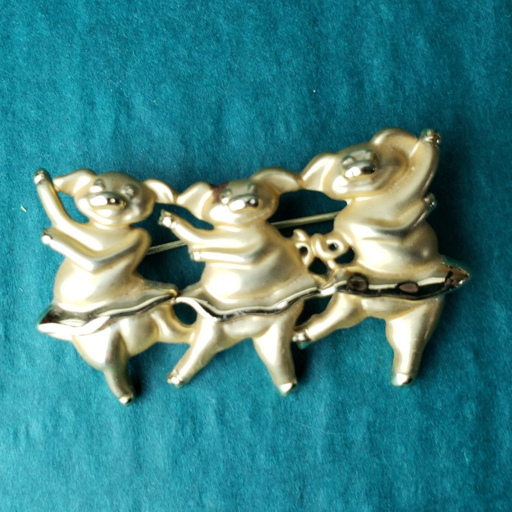 2/10$ Three dancing pig gold tone brooch
